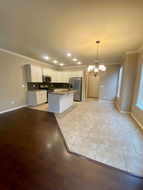 1049 N Leverett Avenue – photo 5
