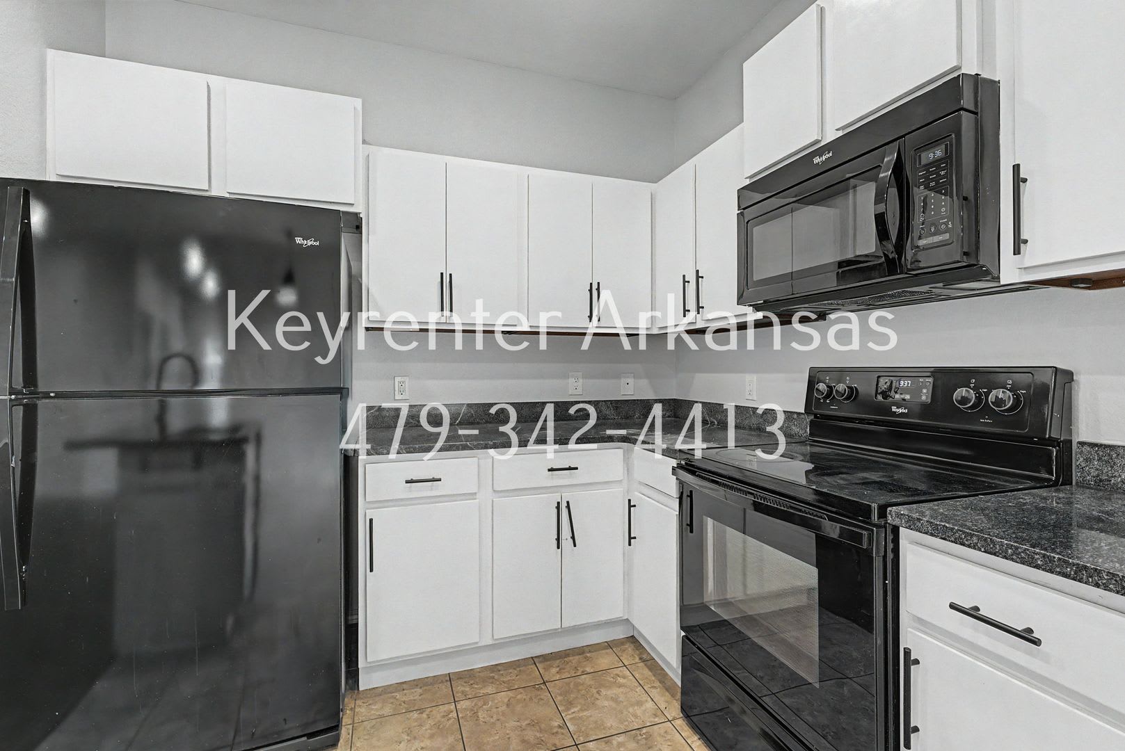 Beautiful 3 Bedroom Home with Hardwood, Tile & Spacious Kitchen – photo 4