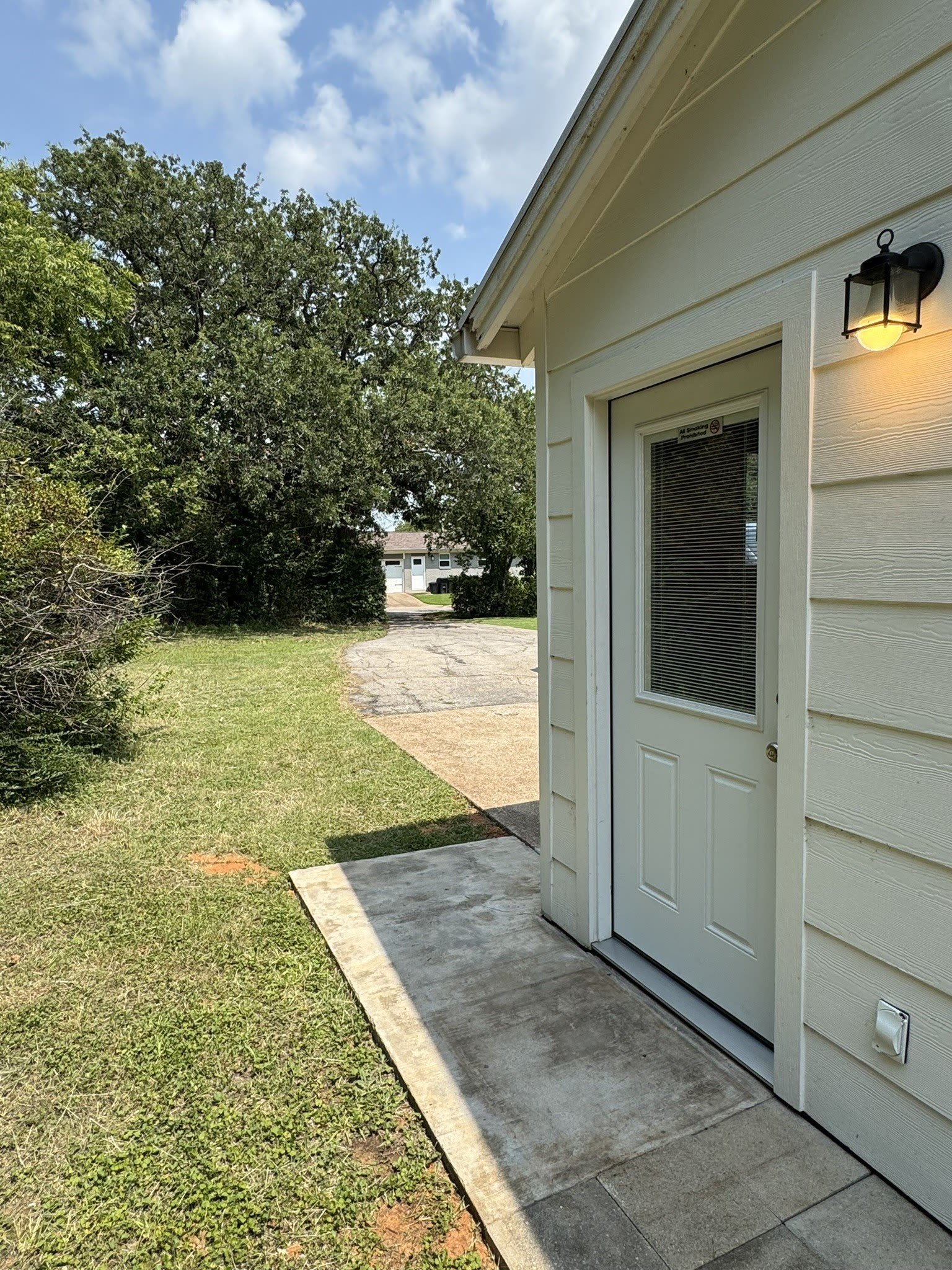320 W 6th Street – photo 3