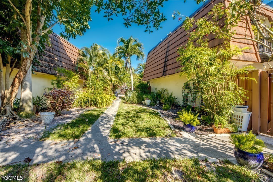 5213 Cedarbend Drive – photo 2