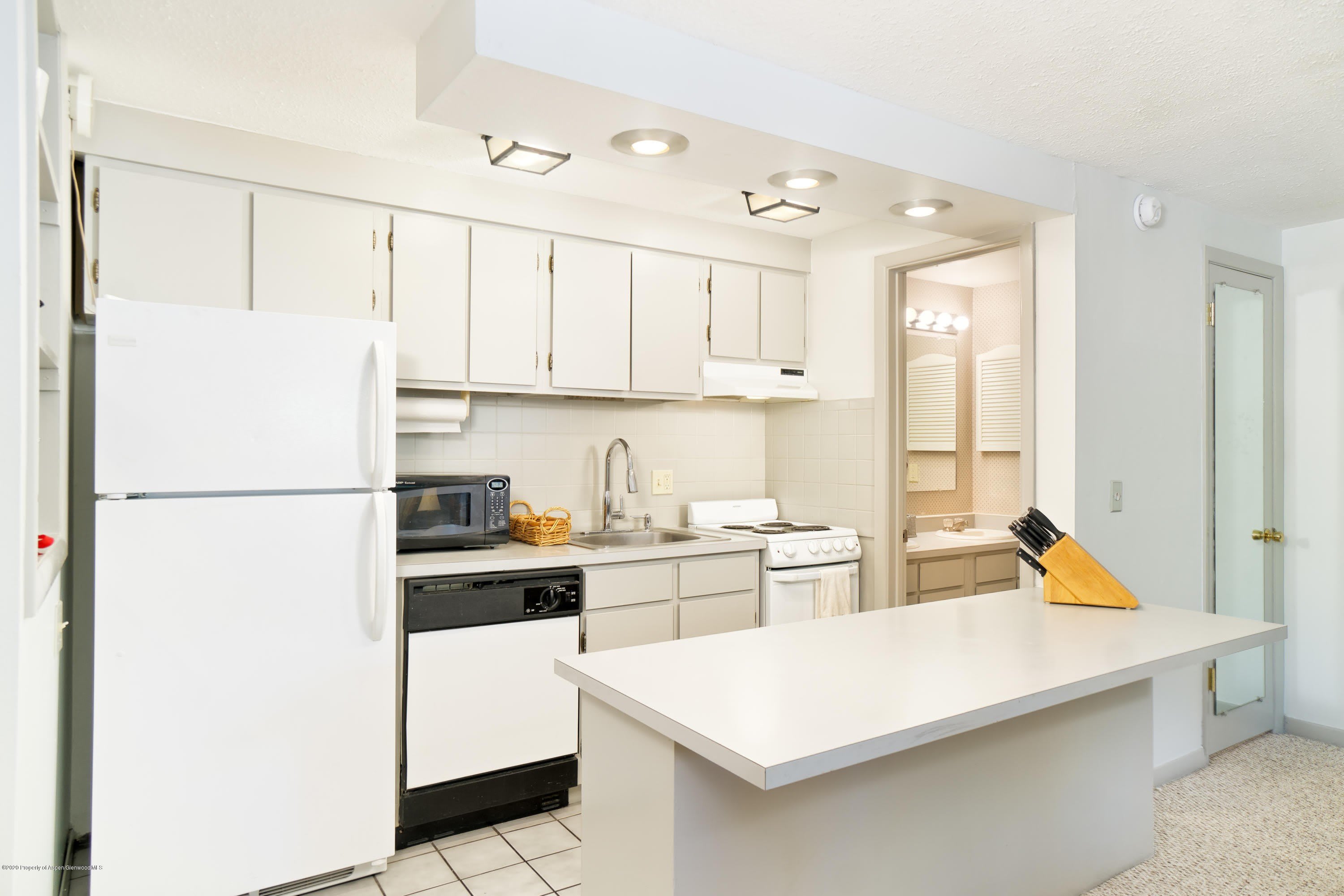 935 E Hopkins Avenue – photo 4
