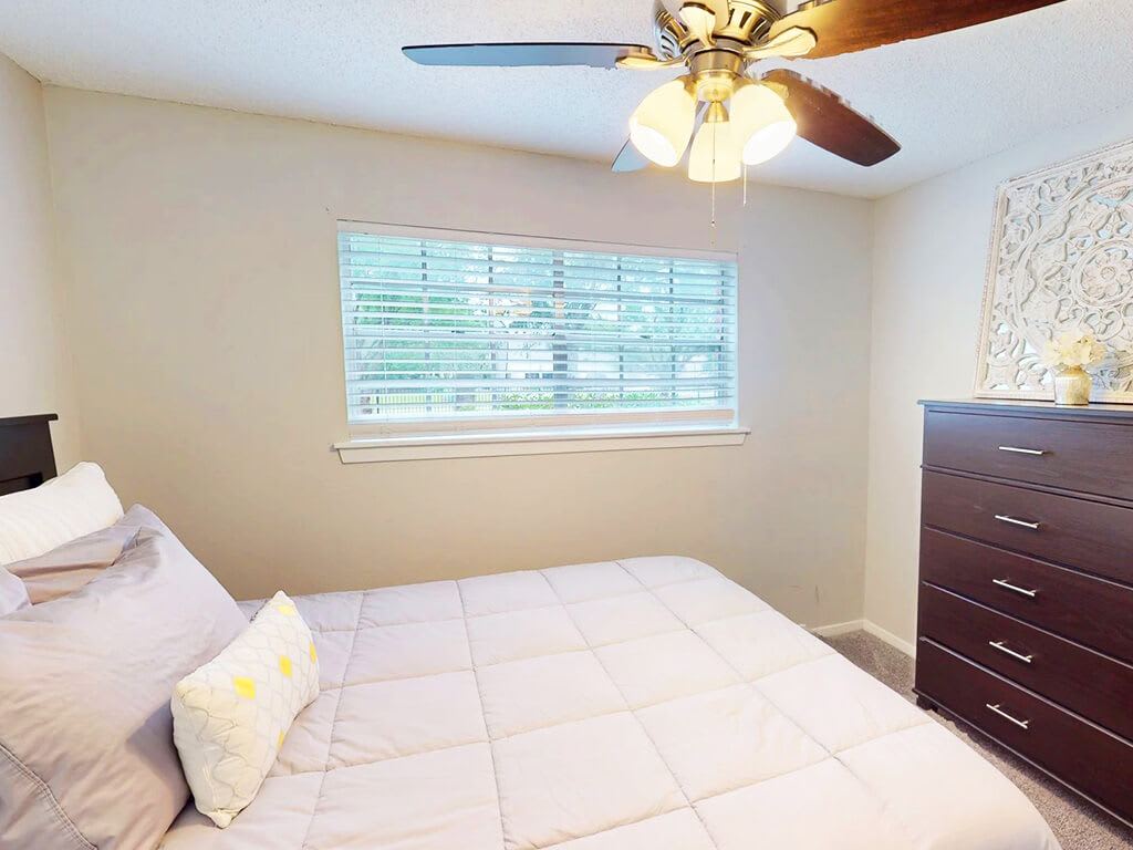 3 Bedrooms 1 Bath – photo 5