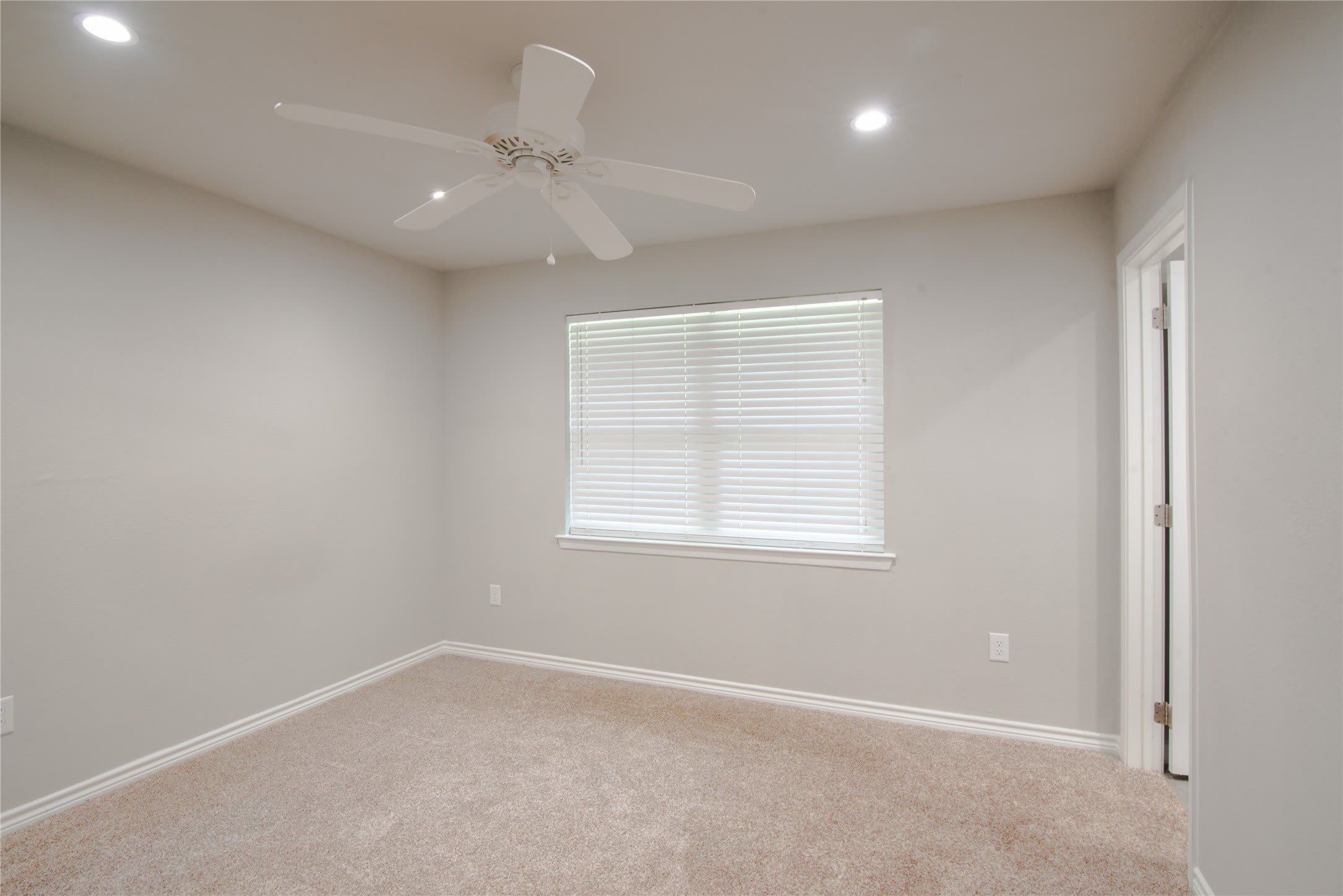 607 E 15th Street – photo 5