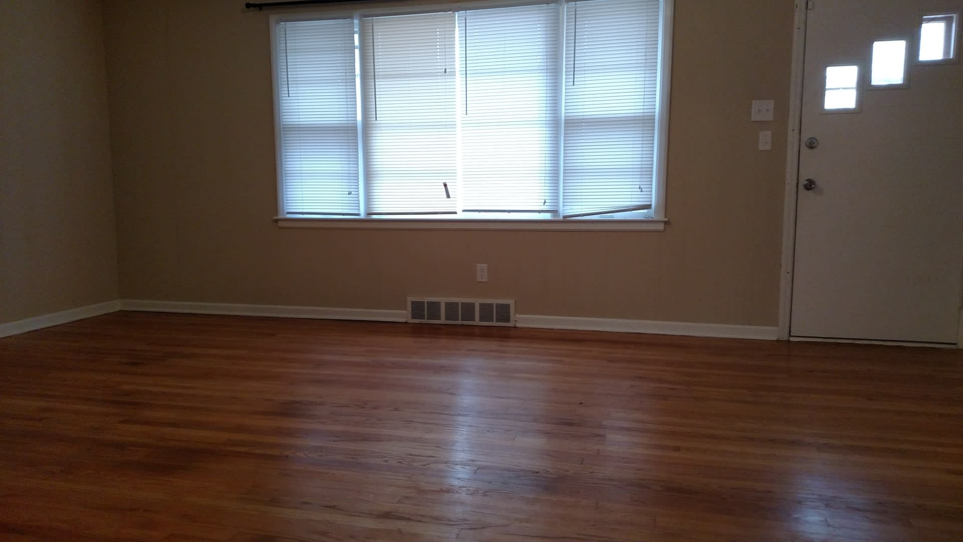 10415 Crystal Ave – photo 3