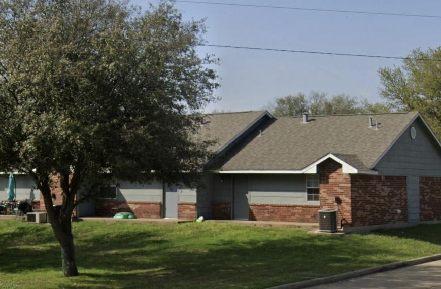 501 Lake Dr. – photo 2