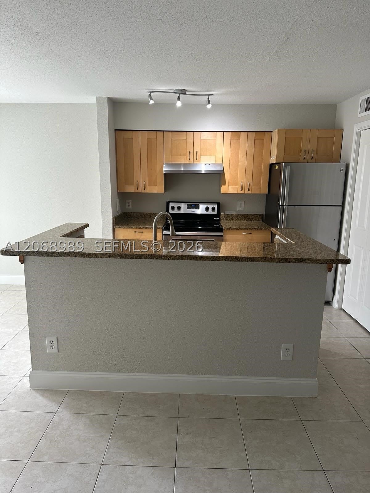 777 Riverside Dr – photo 2