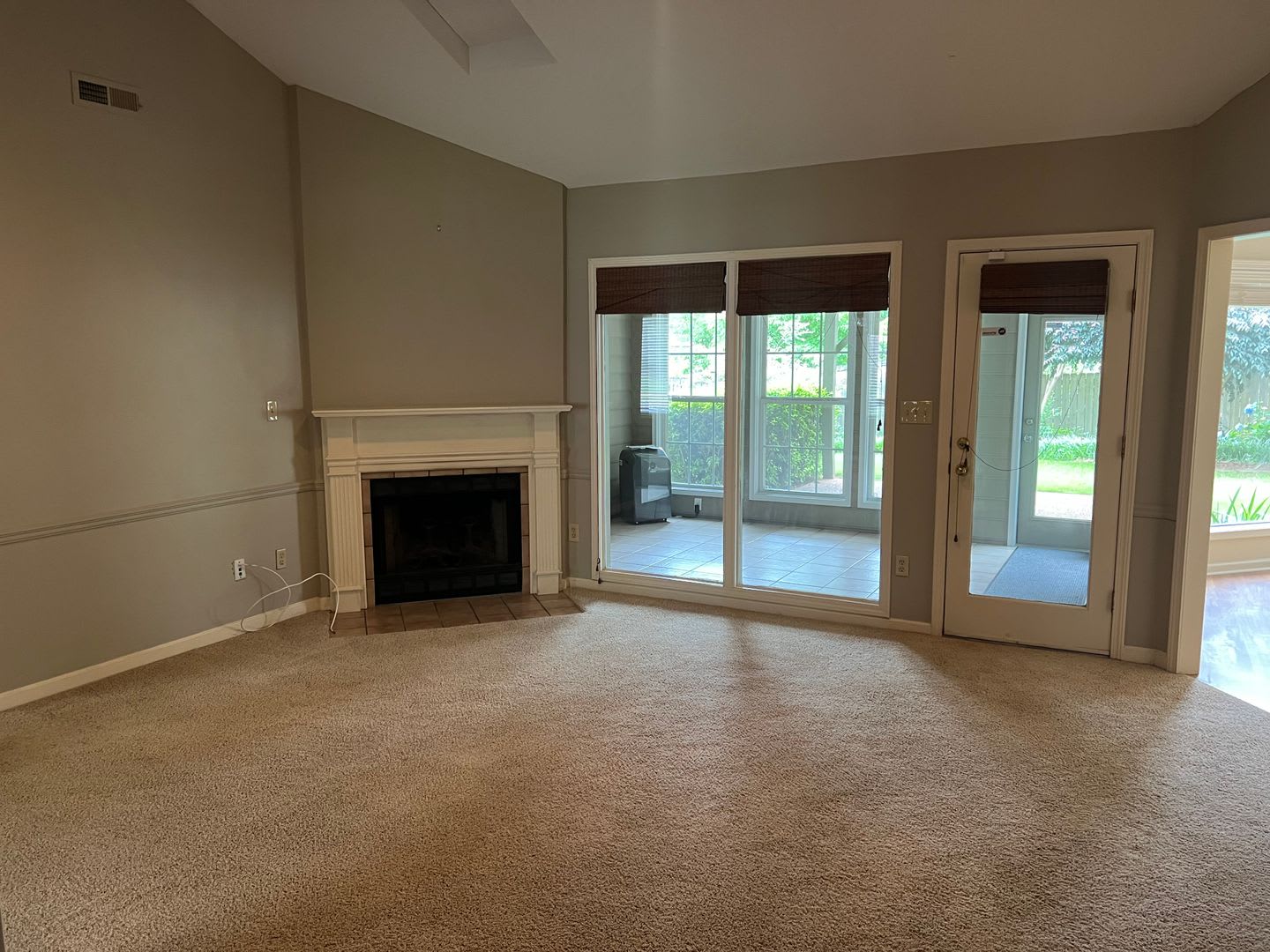 Nice 3 Bedroom 2 Bath Available Now! Schedule your Showing and Apply Today! – photo 2
