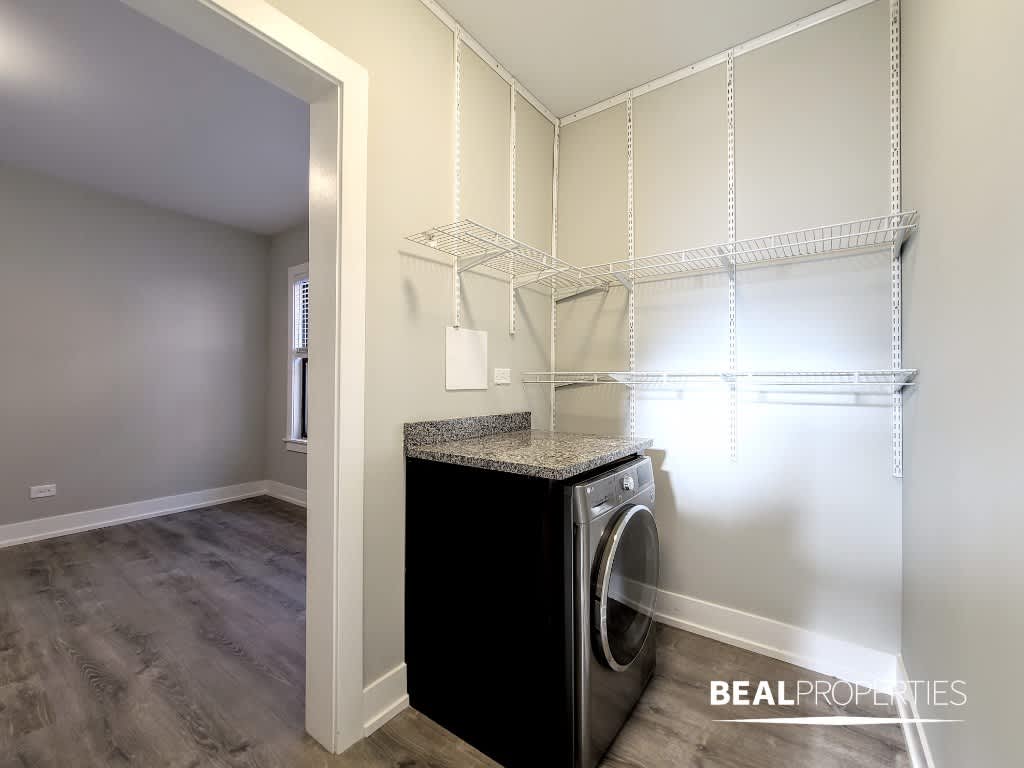 433 W Belden Ave – photo 3
