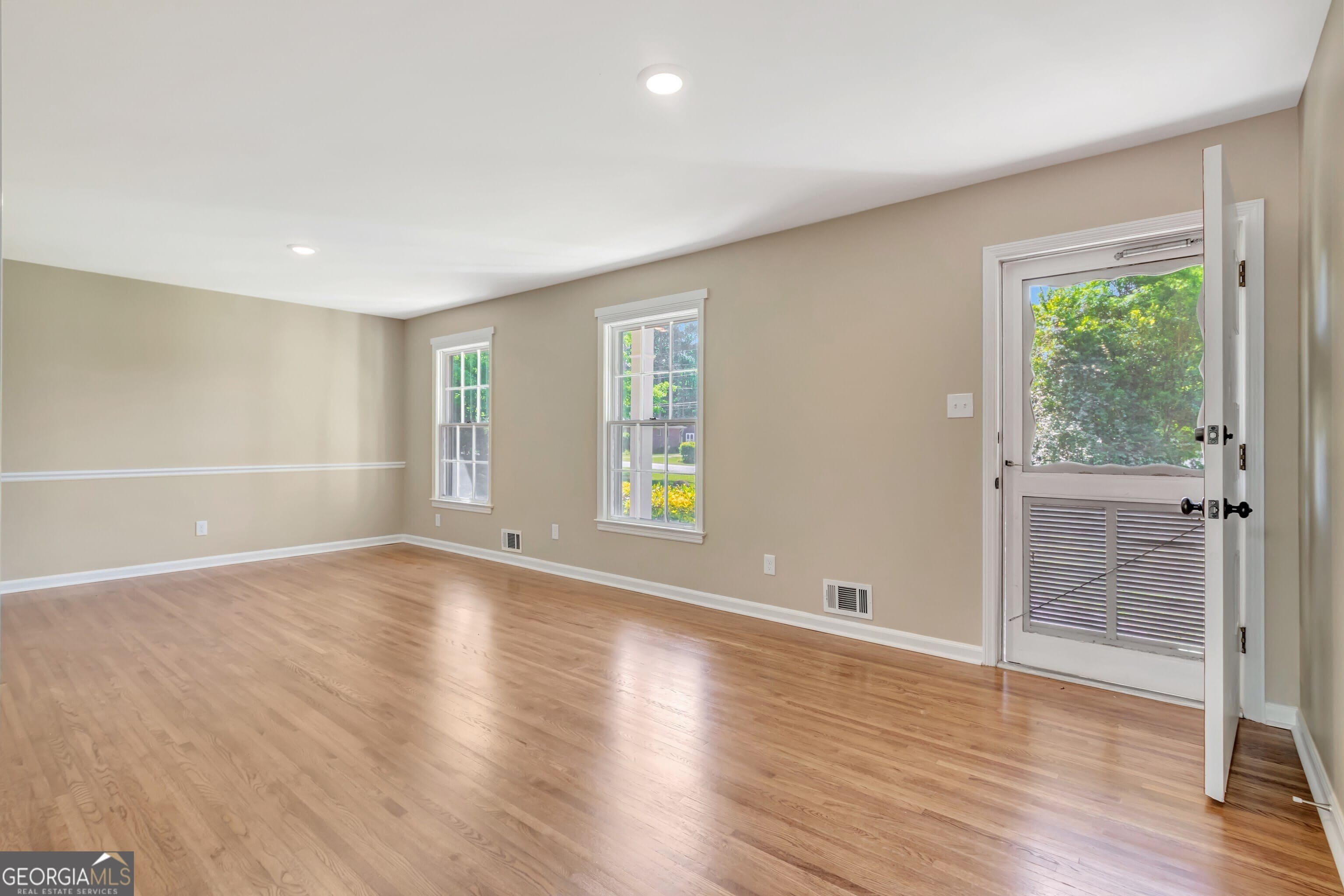 335 Kelly Drive – photo 2