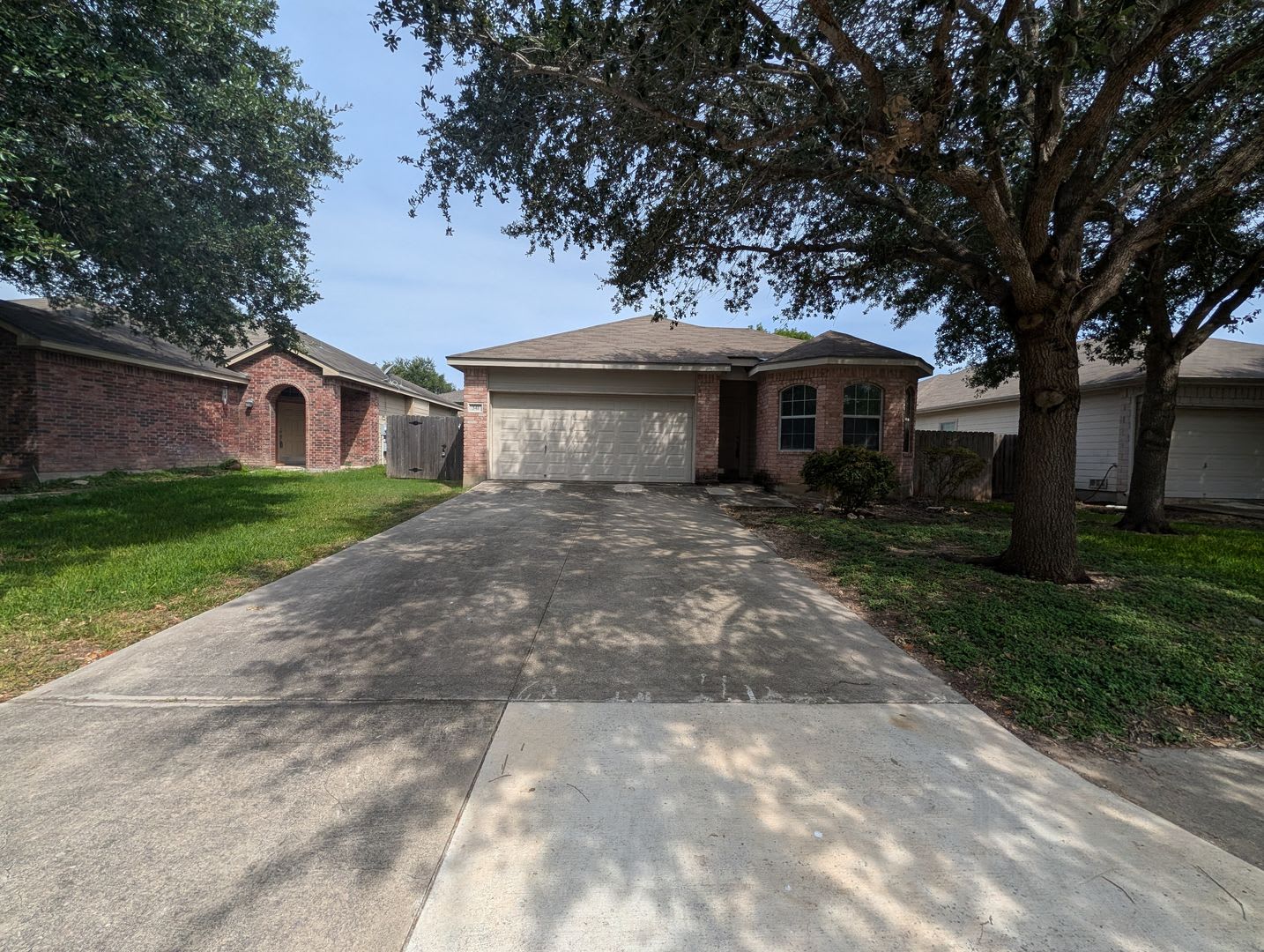 3 2 House Near Fisher Park Washer Dryer Included No Carpet Fenced In Yard Nbisd 2 Weeks Free Rent – photo 2