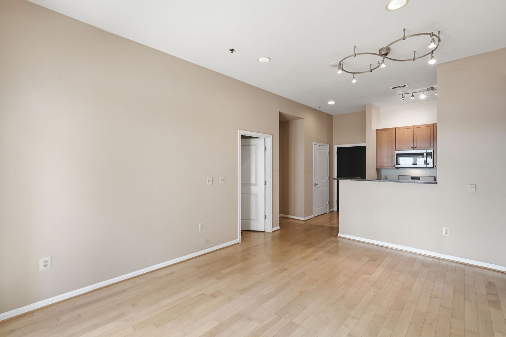 Experience Elevated City Living In This Beautifully Maintained Residence Ideally Situated In The Heart Of It All – photo 5