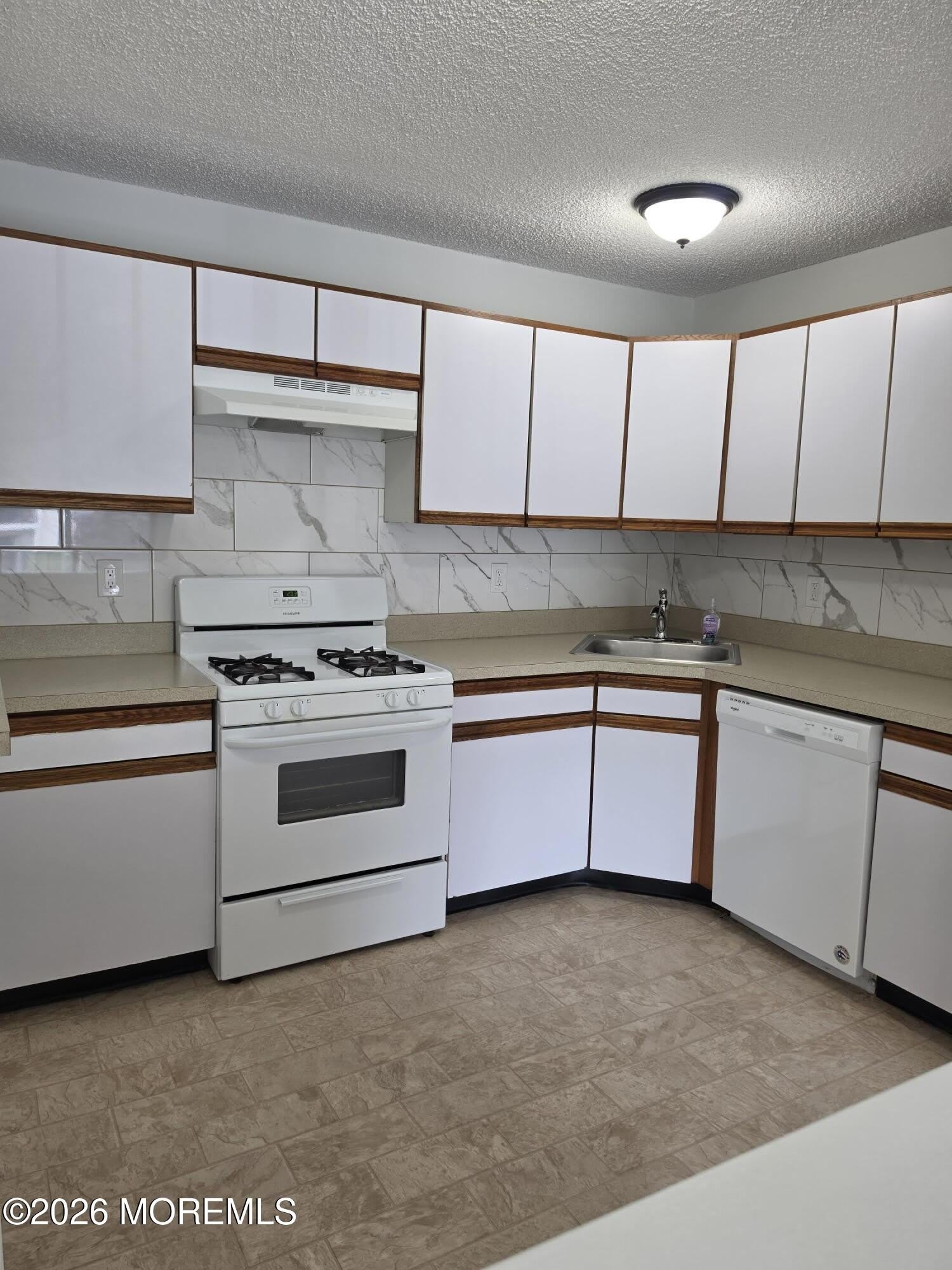 26 Colonial Court – photo 4