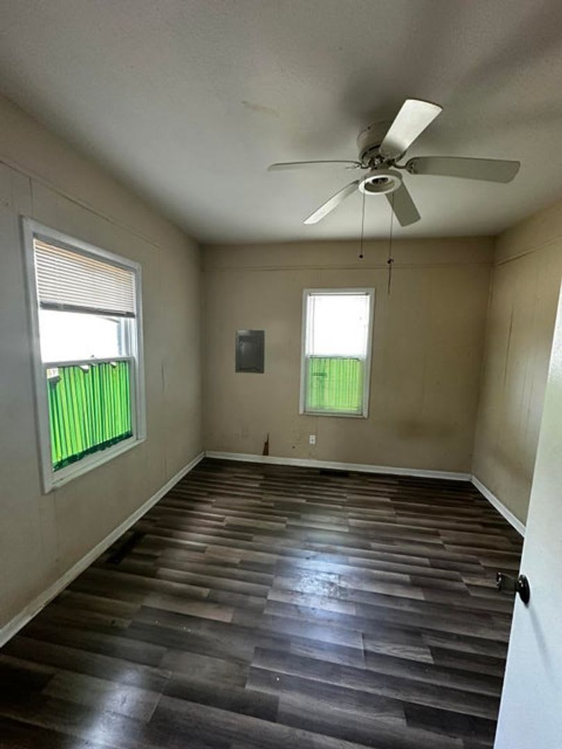 Affordable 2 bed 1 bath home for lease – photo 4