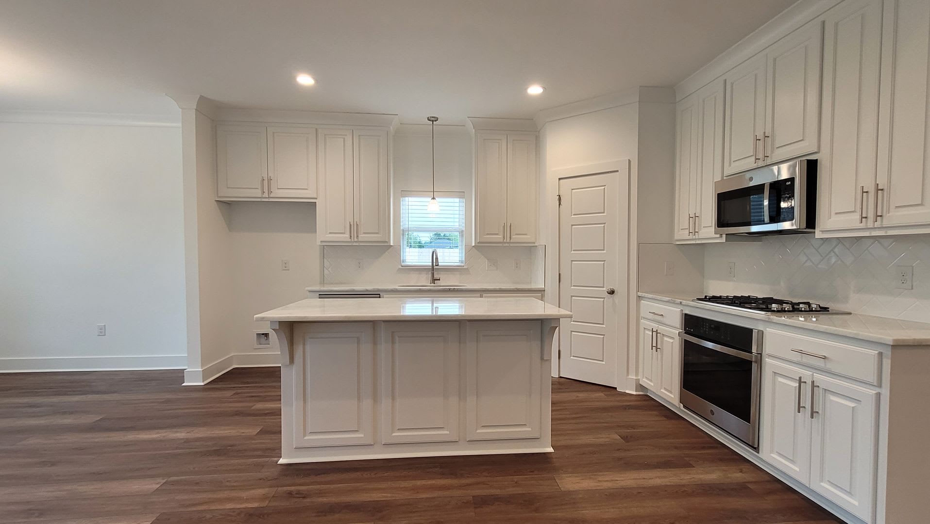 Stunning home in Garden Hill! – photo 2