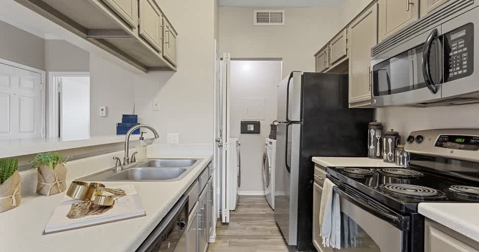 Huntington Meadows Apartment Homes – photo 1
