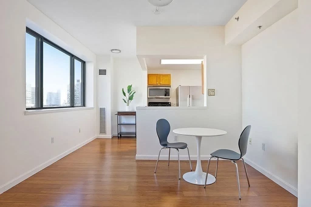 169 Monsignor Obrien Hwy Apt 508 – photo 3