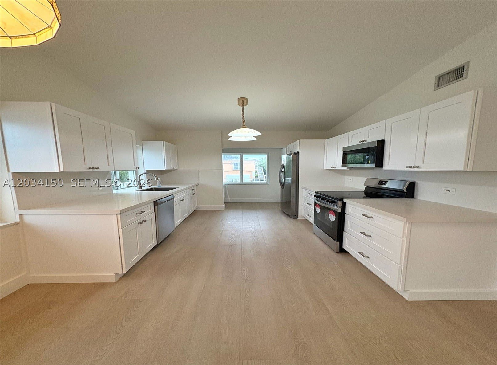 136 Marina Ave – photo 3