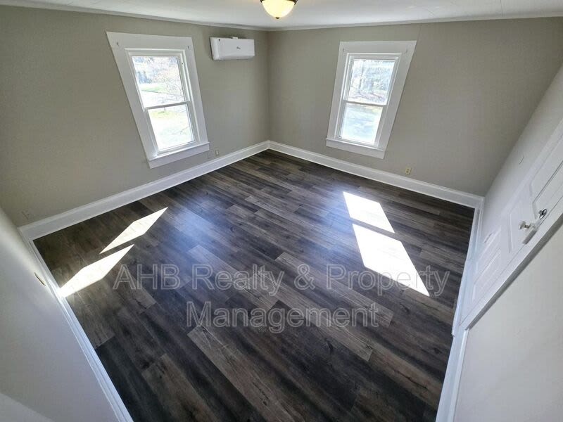 511 Cummings St – photo 3