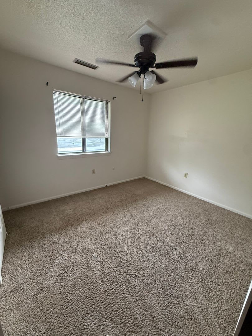 Two bedroom available in Millcreek – photo 5