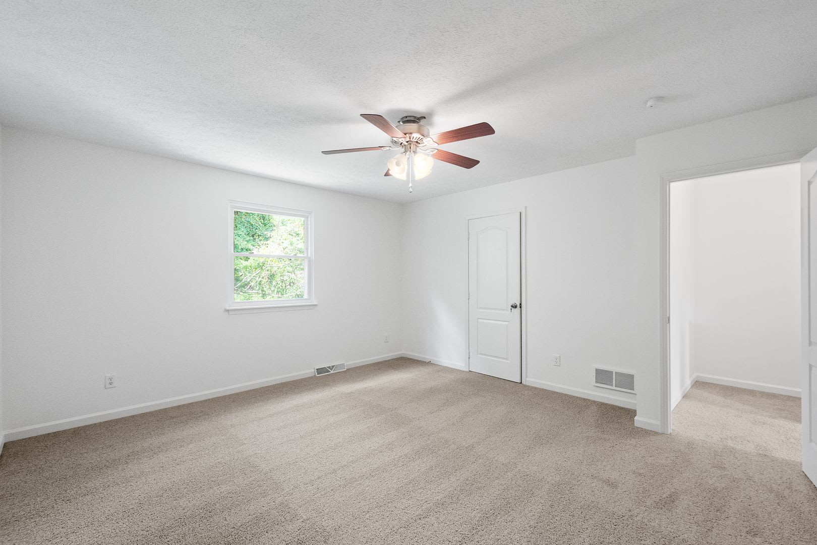 AVAILABLE OCTOBER 1ST!! 2-BEDROOM TOWNHOME IN NORTH VERSAILLES! – photo 3