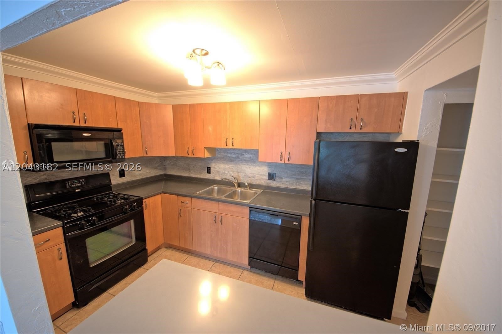 6900 N Kendall Dr – photo 2