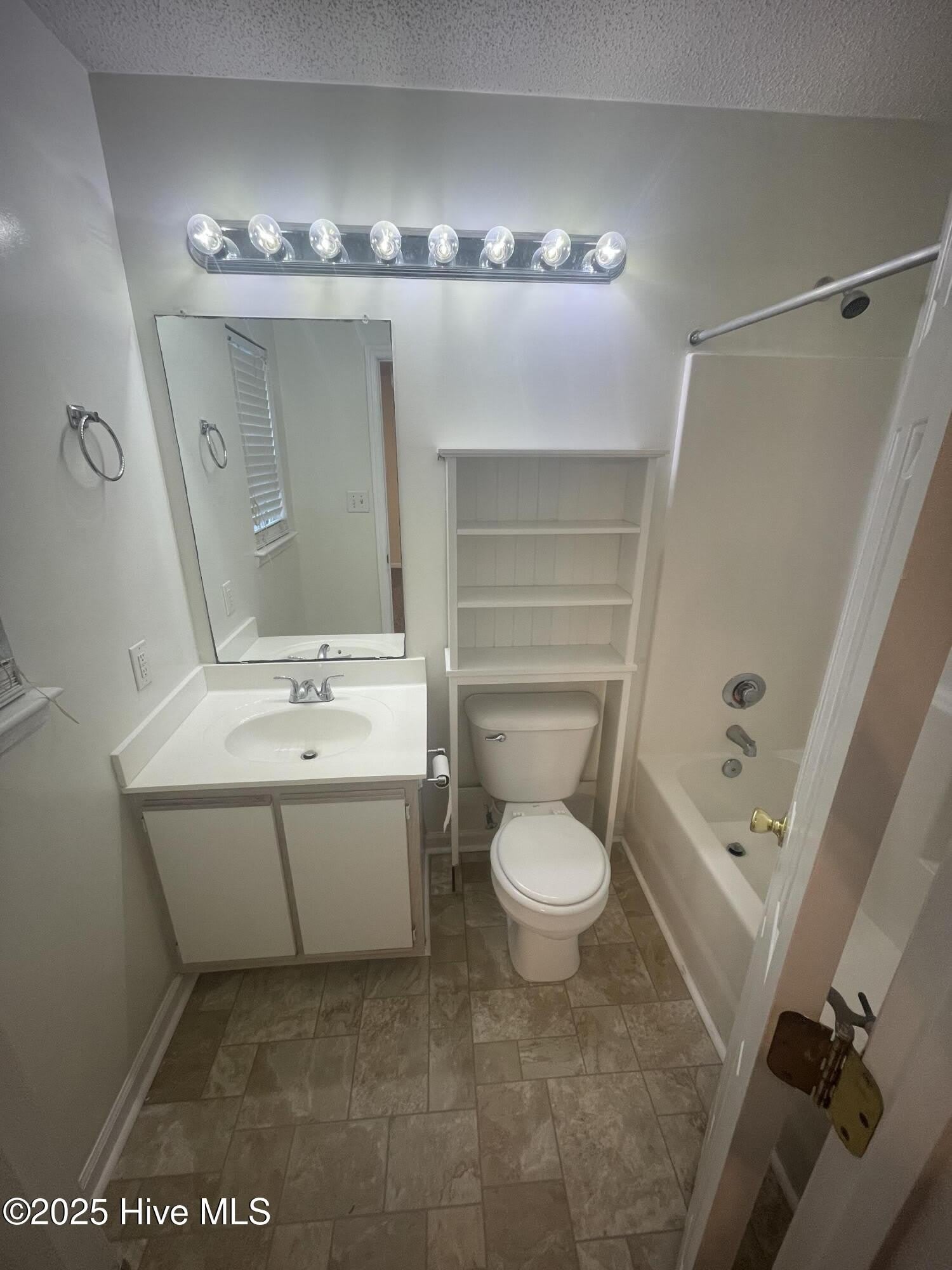 300 Pinegrove Court – photo 5