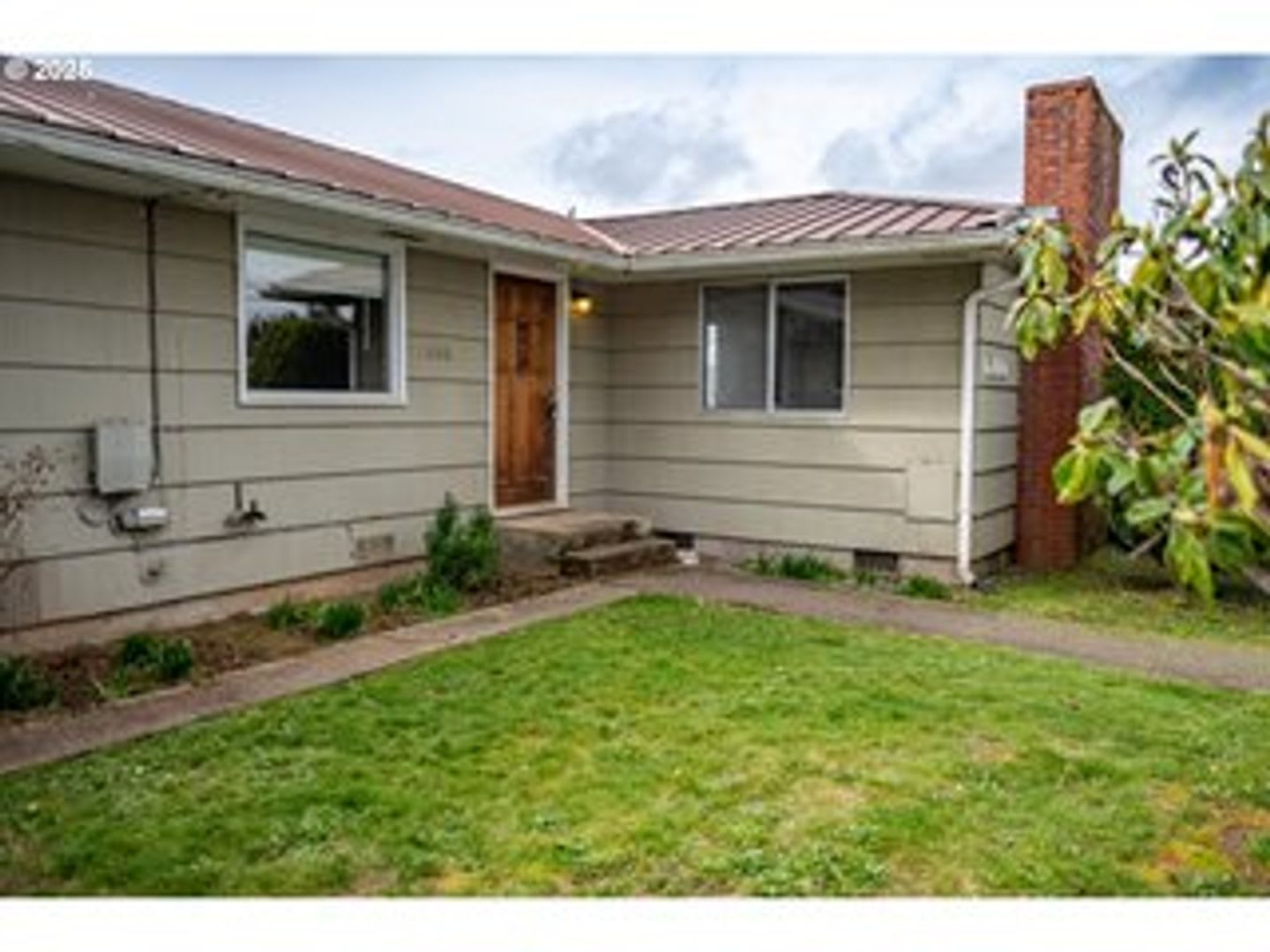 Charming 3 Bdrm 1 Bath House Across The Street From Myrtle Crest Elementary – photo 4