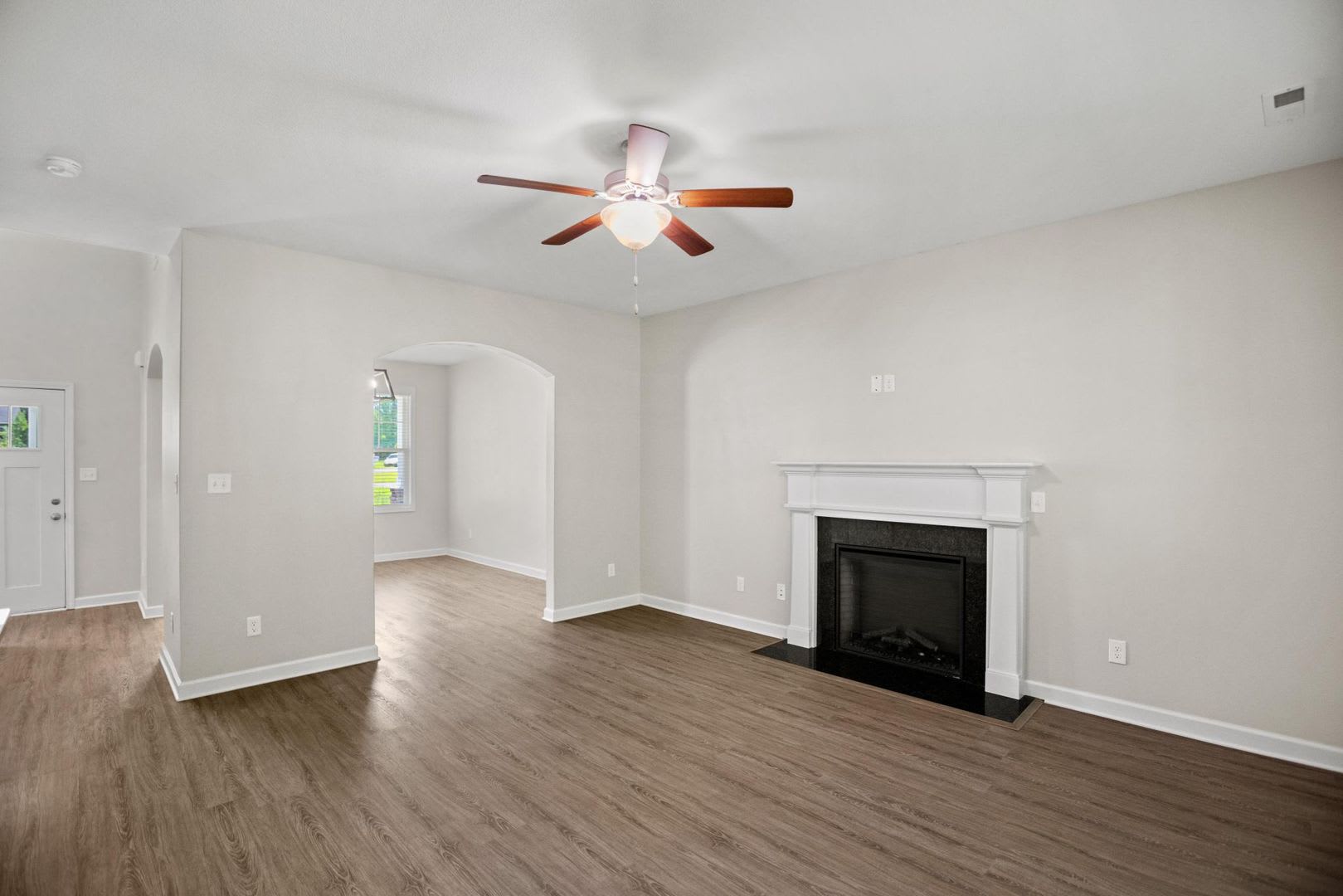 Cul De Sac Spacious And Comfort In A Prime Coastal Location – photo 4
