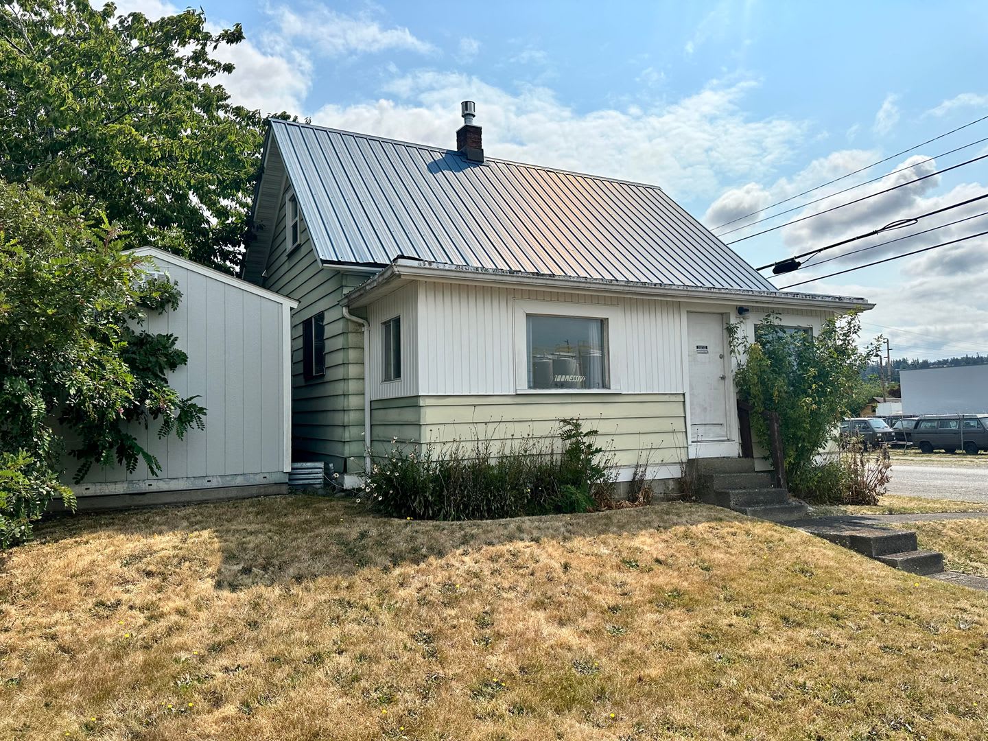 LEASE ASSIGNMENT: Available 9/4/2026! 3 bdrm/1 bath House! 12-month lease! – photo 2