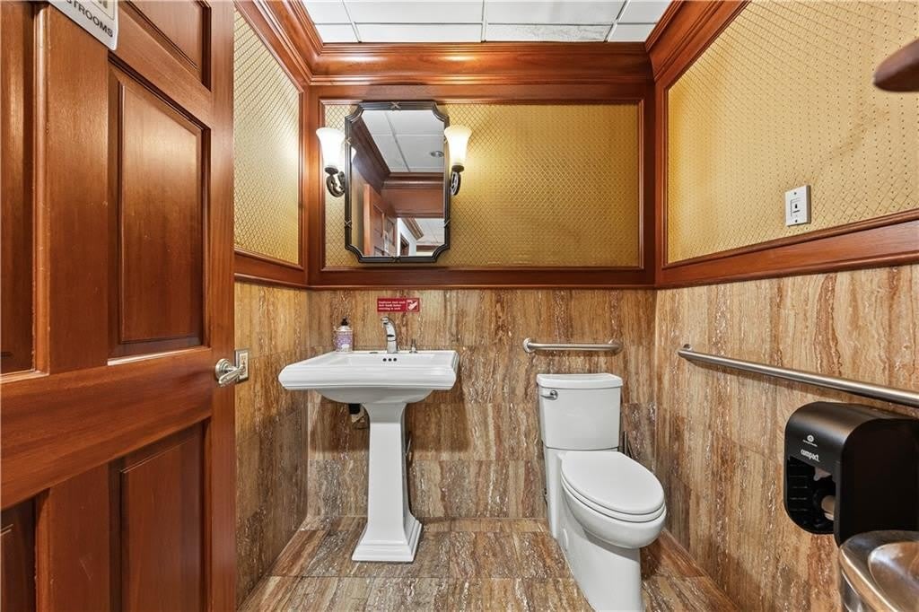 1523 Voorhies Avenue – photo 4