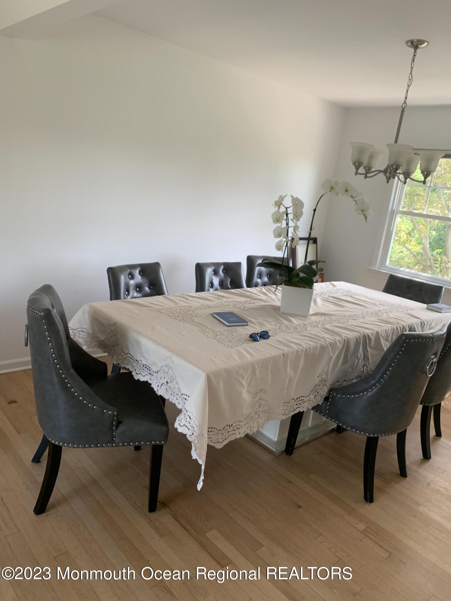 1169 Lincoln Court – photo 3