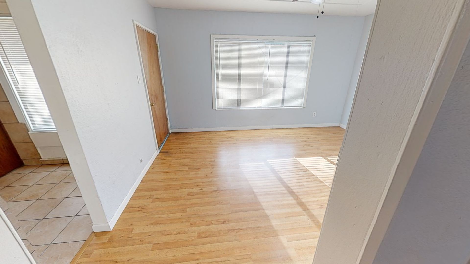 Just Reduced For A Fast Lease Charming Single Story Bungalow 2 1 – photo 3