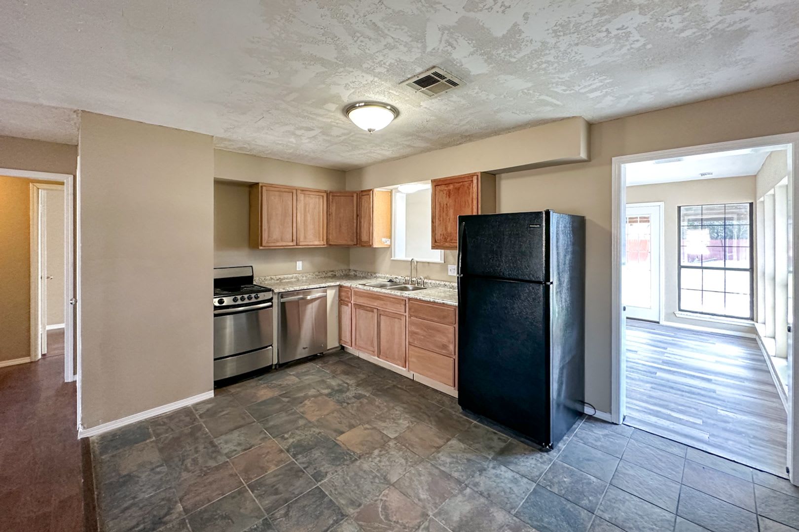 3 Bed 2 Bath in the Heart of Moore! – photo 3