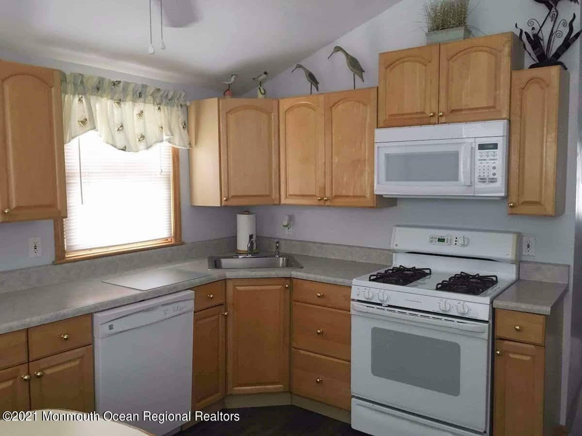 61 Fielder Avenue – photo 3