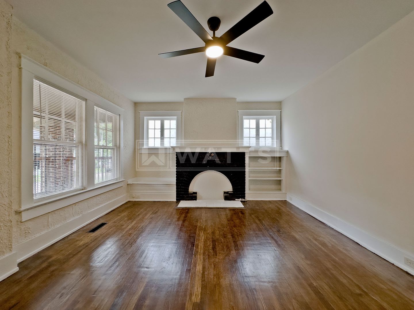 Charming 2-Bedroom Craftsman Bungalow in Woodlawn – photo 4