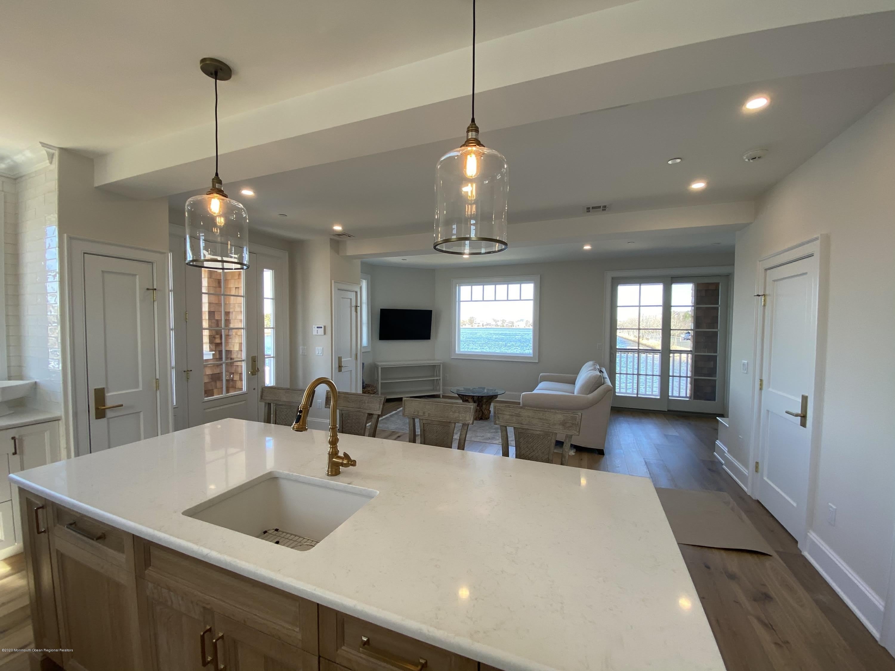 410 Lake Avenue – photo 3