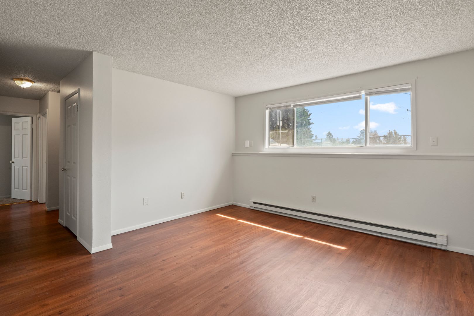 2 bedroom 1 bath house with a fenced front yard close to EWU! – photo 5