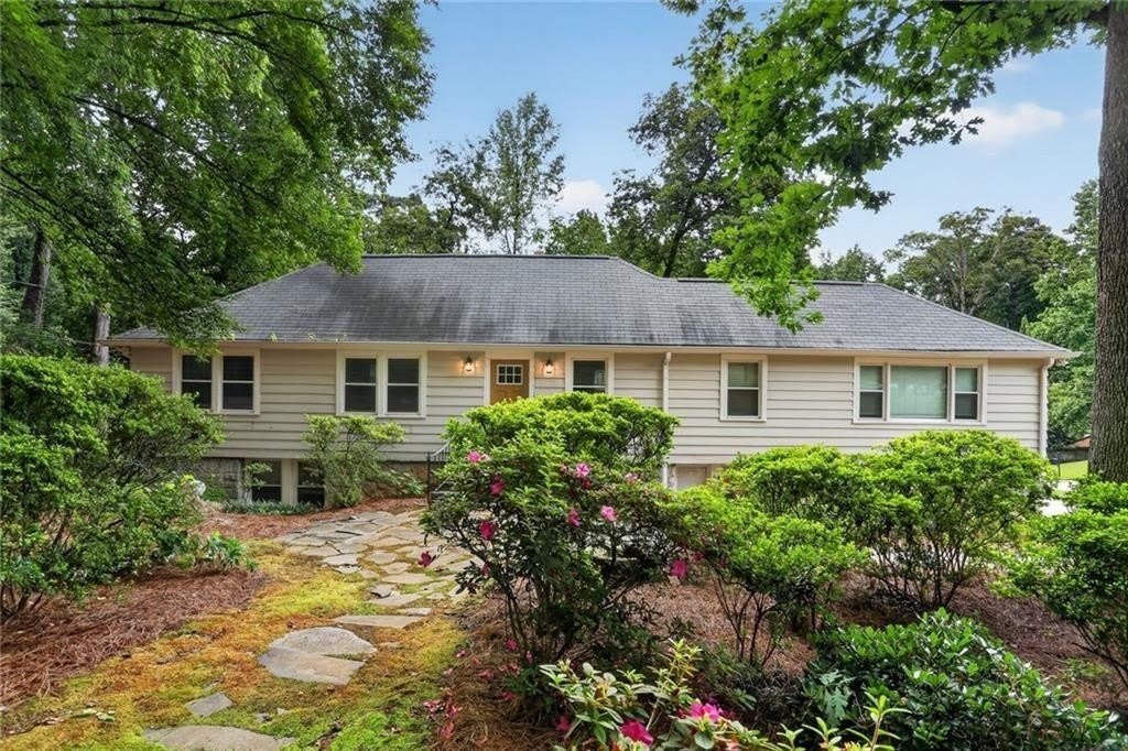 1220 Roxboro Drive NE – photo 1