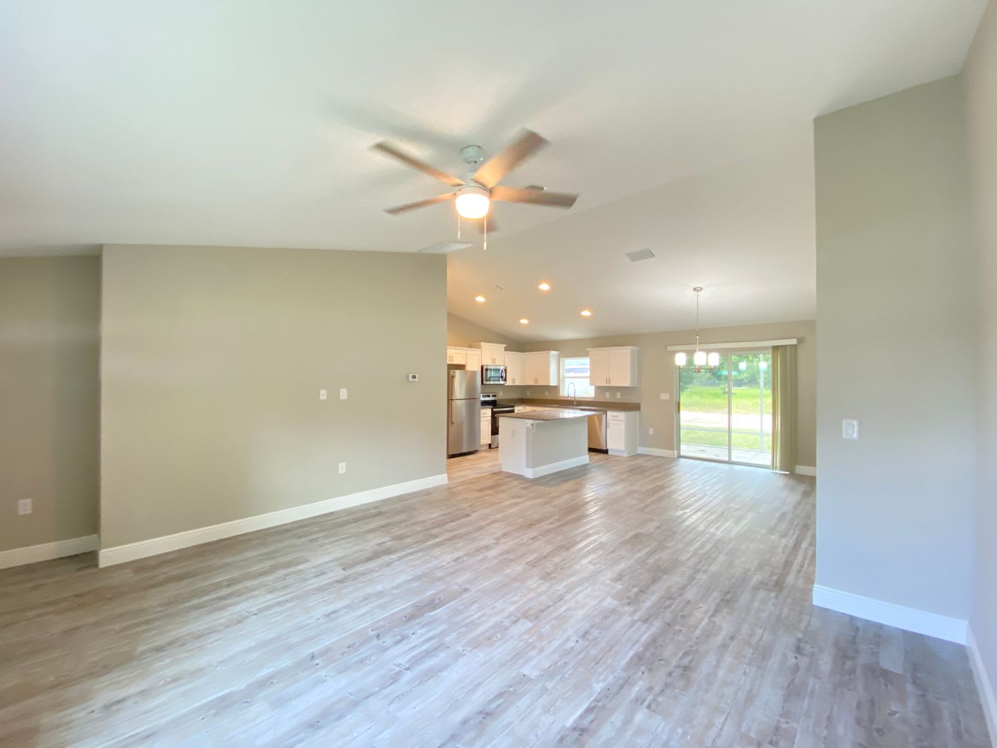 Not Ready For Showings Or Move In Until September Custom Home Desirable Se Ocala Neighborhood 3 2 2 Won T Last – photo 5