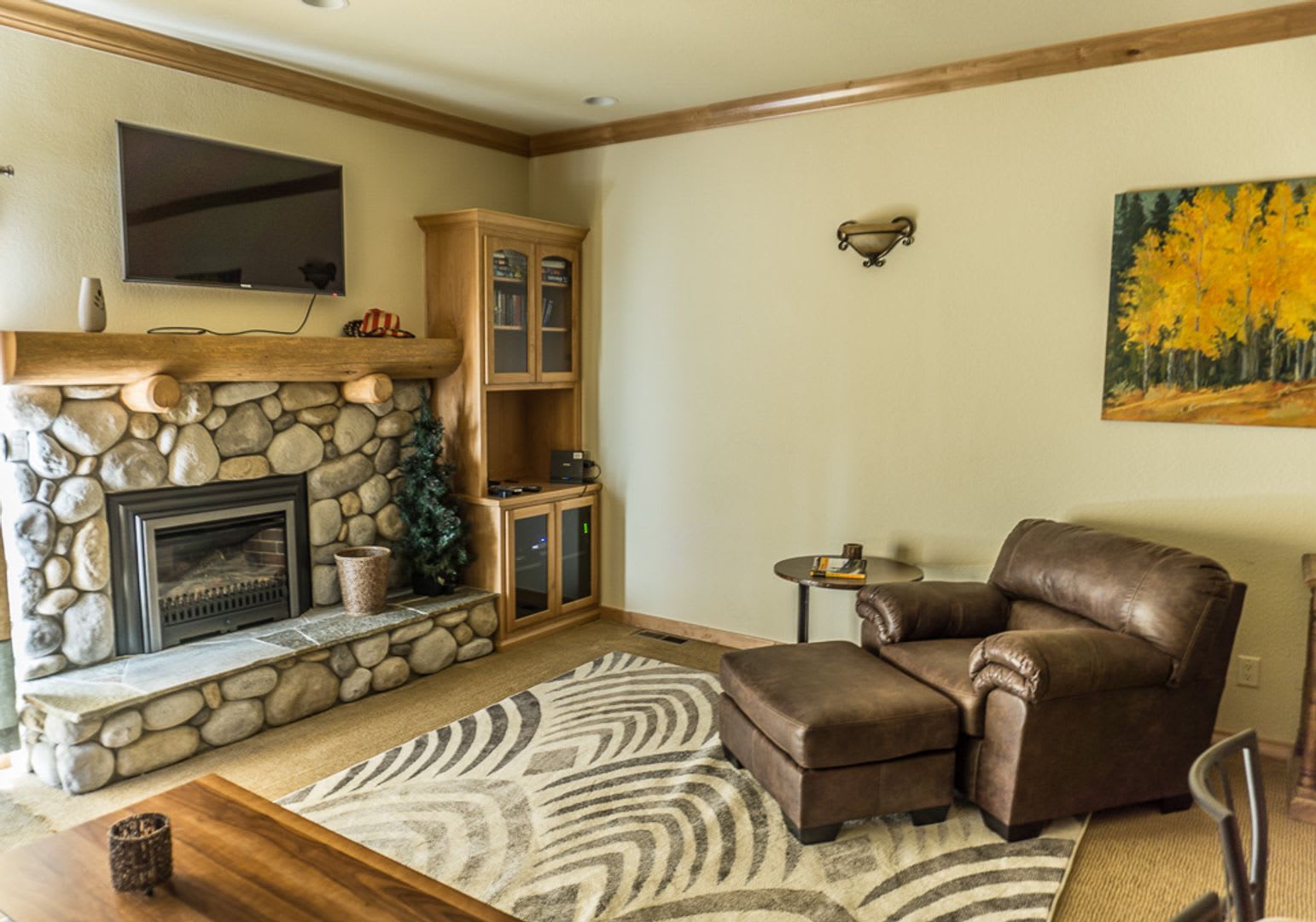 1 Bedroom Centrally Located Seasonal Rental – photo 2
