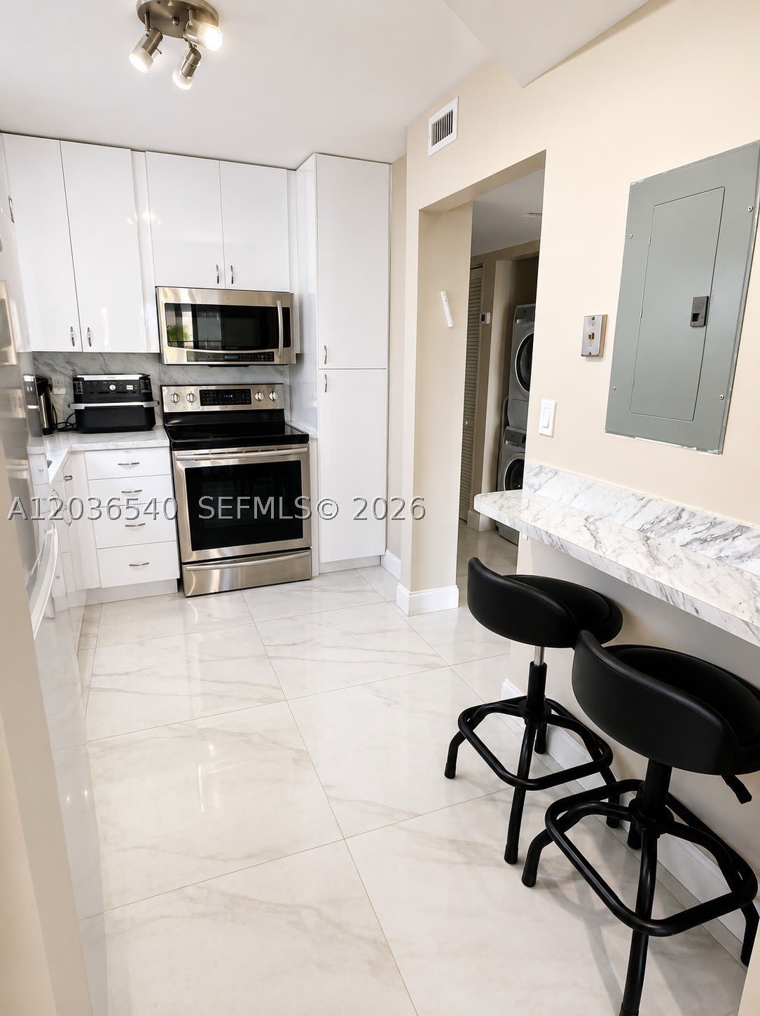4122 Collins Ave – photo 5