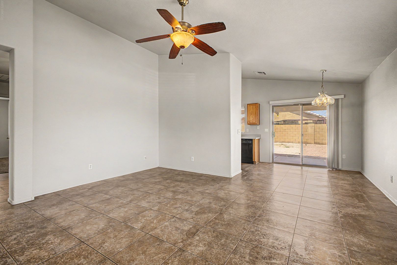 Spacious Three Bedroom, Two Bath Home in Westview Crossings Phoenix – photo 4