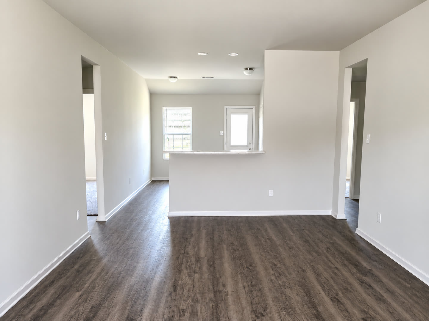 4 Bed / 2 Bath with garage!! – photo 3