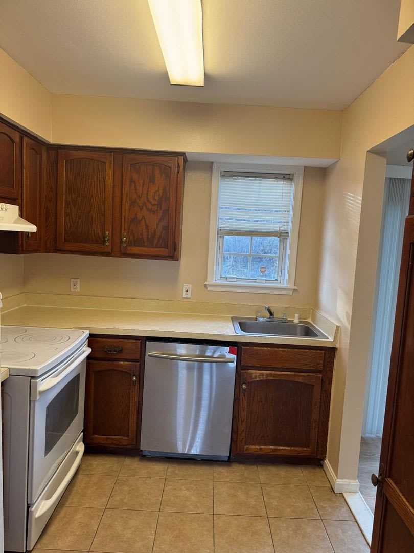 Recently Renovated 2 Bed 1 Bath Ready To Move In ASAP – photo 2