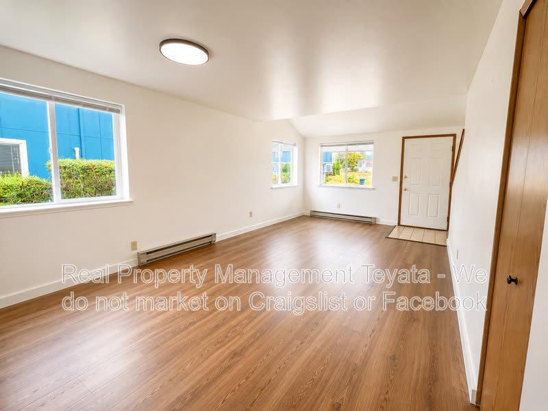 2915 Moore St – photo 3