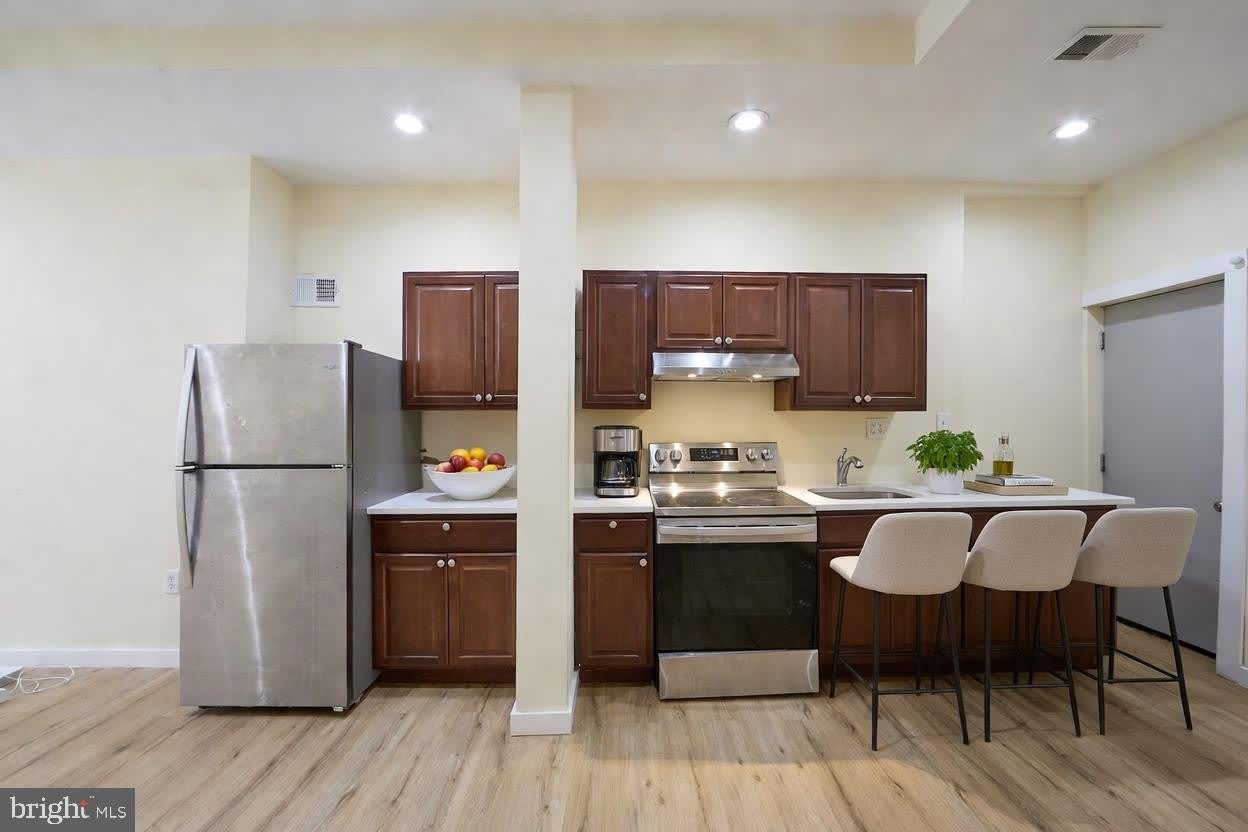 1558 N RANDOLPH Street – photo 4