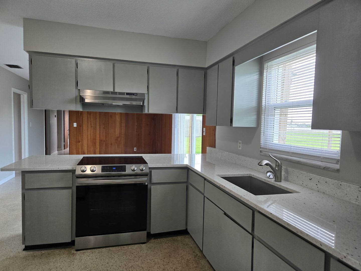 Spacious 3-Bedroom Florida Ranch-Style Home in Plant City – photo 5