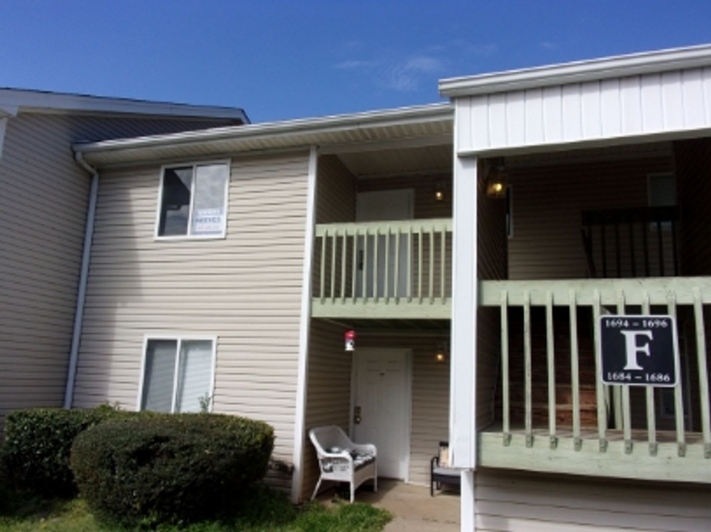 2 Bedroom 2 Bath Upstairs Condo in Eagles Place – photo 2