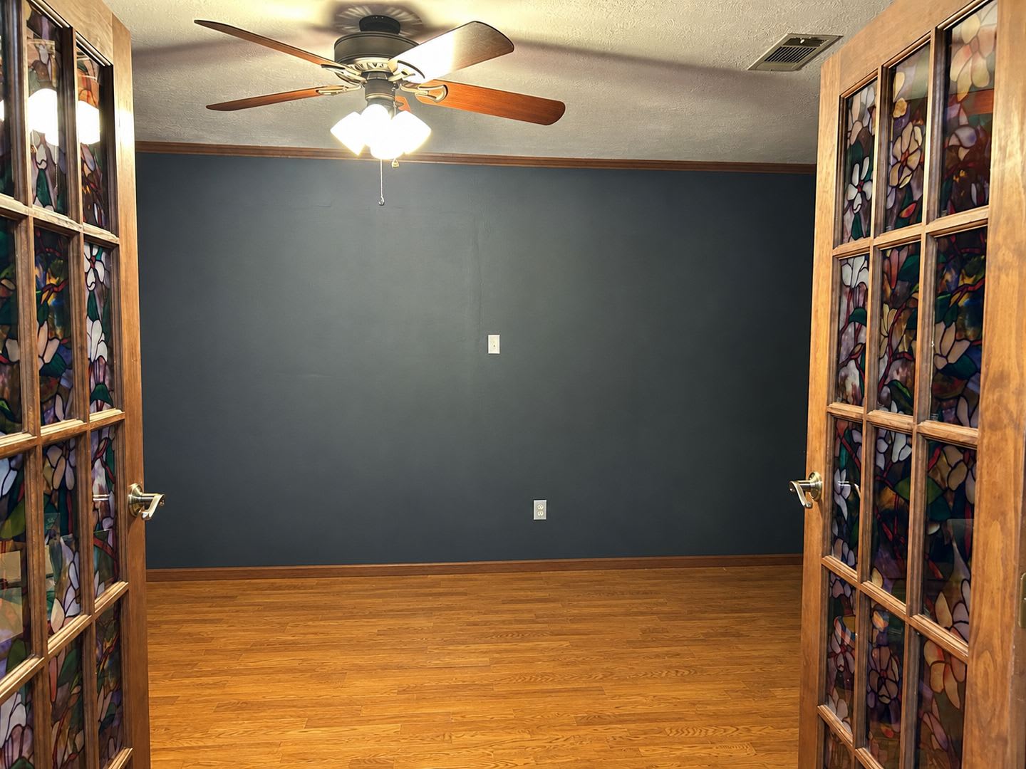 3 Bedroom 2.5 Bath Home Tucked in Cul-de-sac!! Available NOW! – photo 2