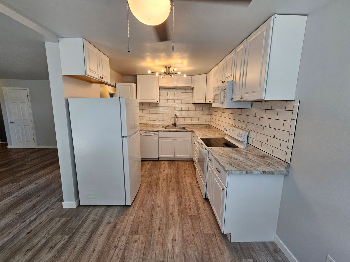 Beautifully Remodeled Condo in the Valley – photo 3